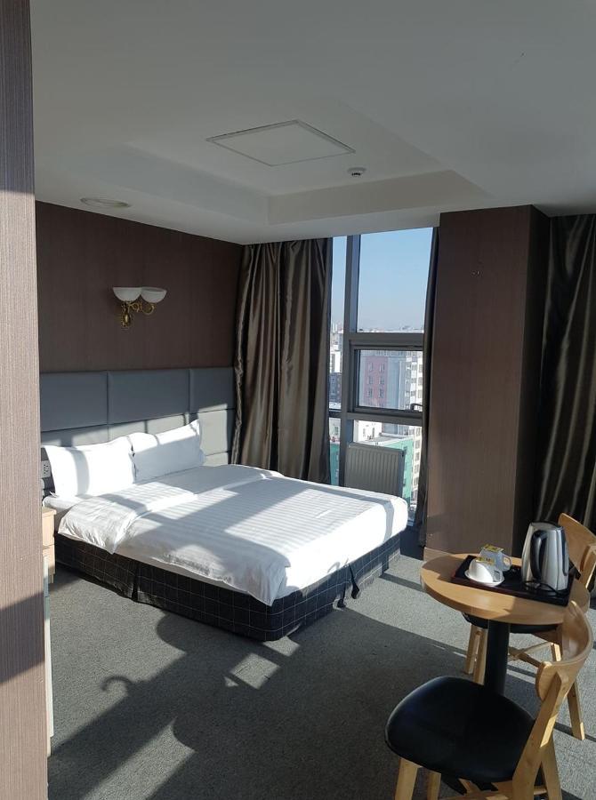 J Hotel Ulaanbaatar Esterno foto