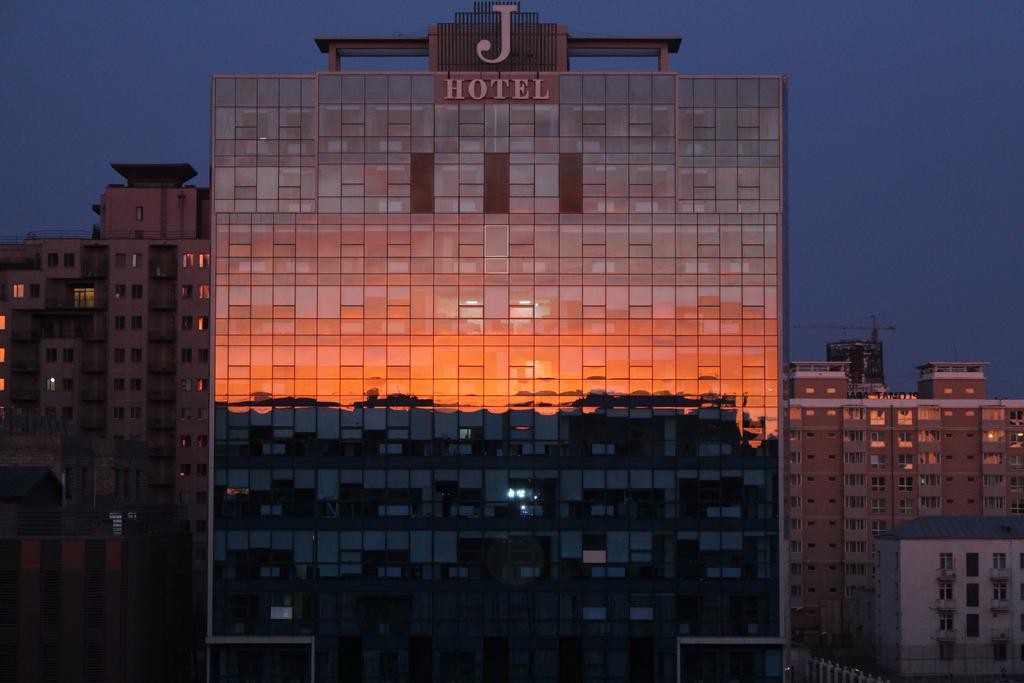 J Hotel Ulaanbaatar Esterno foto
