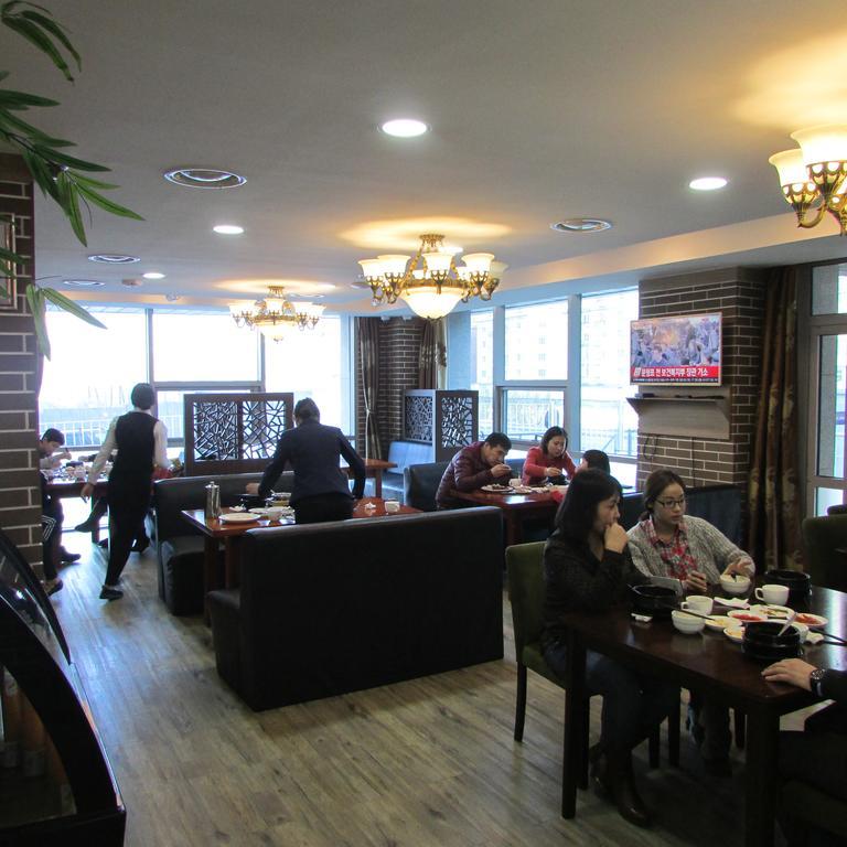 J Hotel Ulaanbaatar Esterno foto