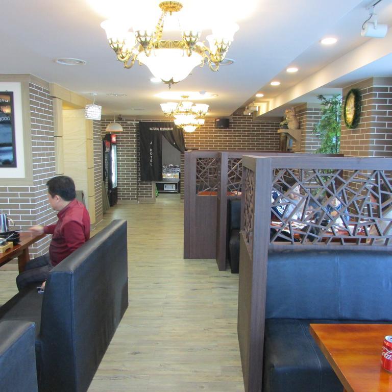 J Hotel Ulaanbaatar Esterno foto