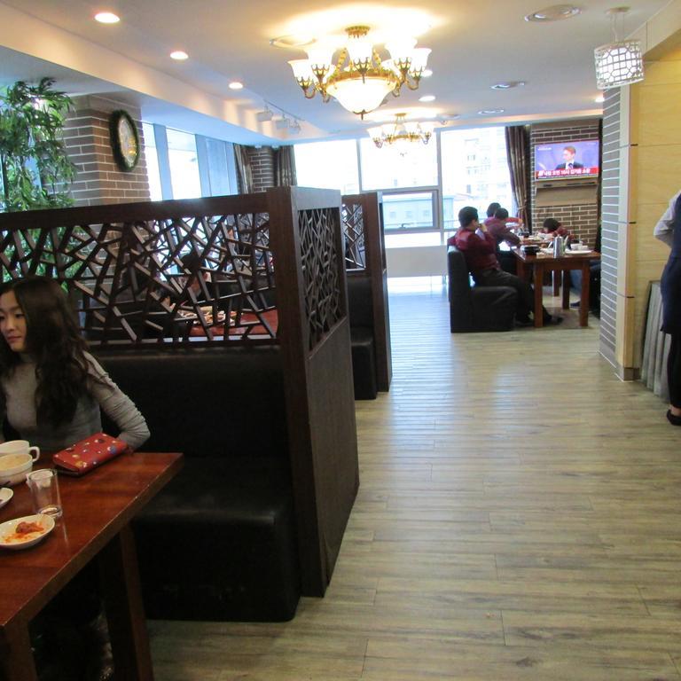 J Hotel Ulaanbaatar Esterno foto