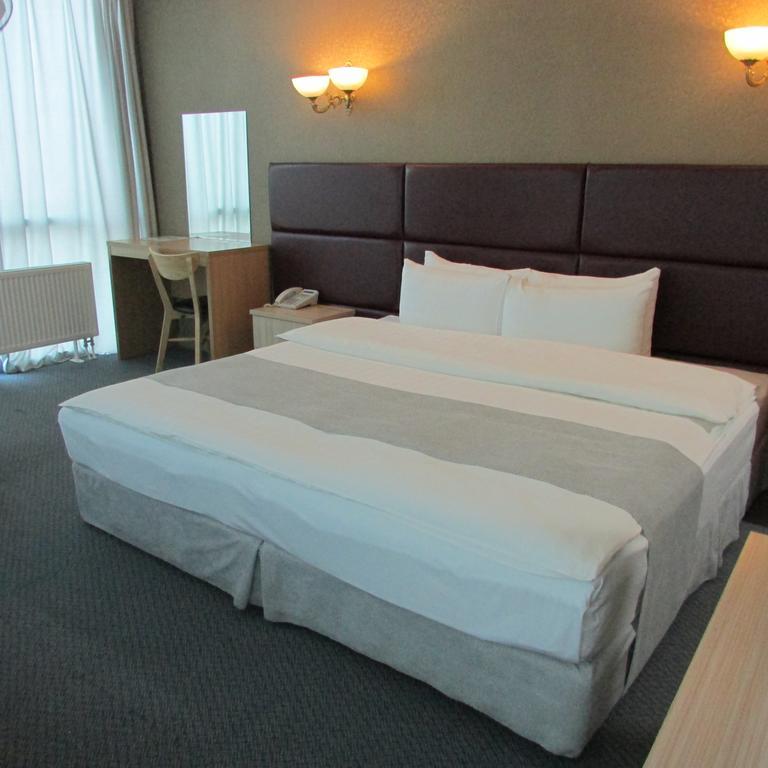 J Hotel Ulaanbaatar Esterno foto